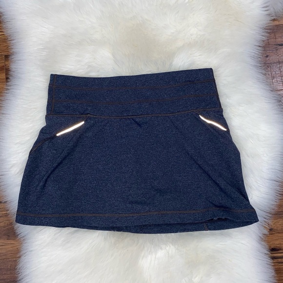 Athleta Relay reflective navy blue skort - Picture 2 of 8